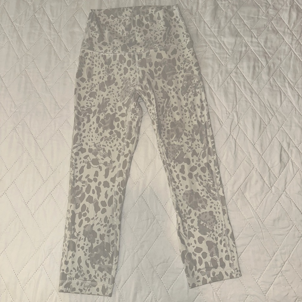 Align™️ High-Rise Crop 21” leggings in white leopard